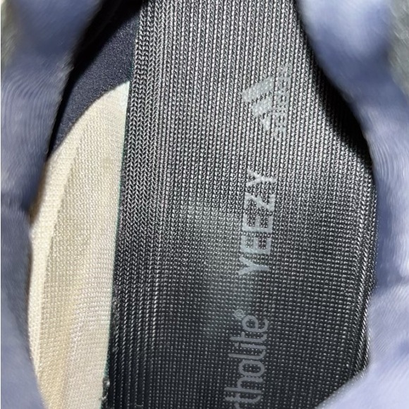 YEEZY AZAEL 700 - Picture 8 of 8